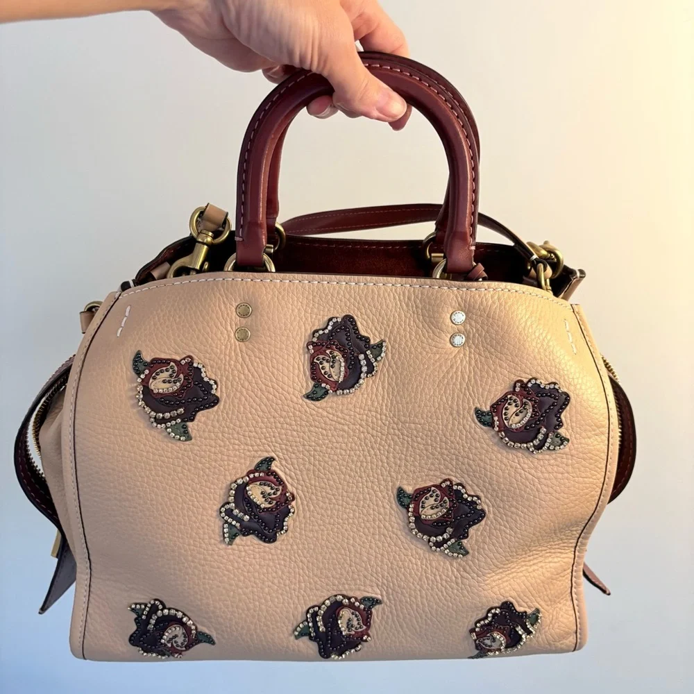 Retail Coach 1941 Rogue 30 Beechwood with leather appliqué rhinestone. - Picture 2 of 16